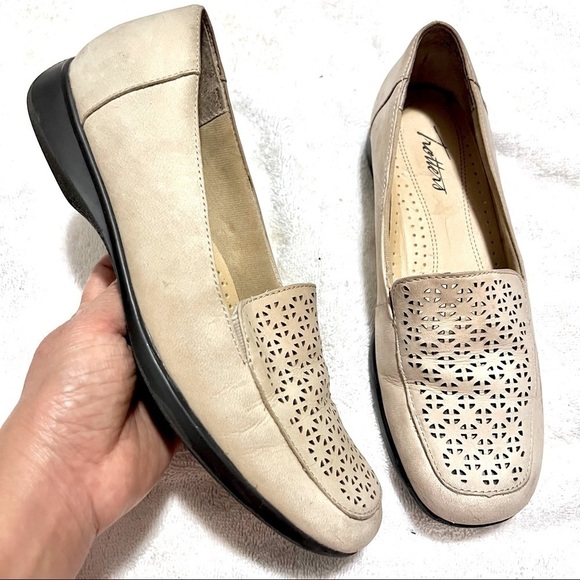 TROTTERS Jenn Laser beige loafers womens size 7 - Picture 2 of 9